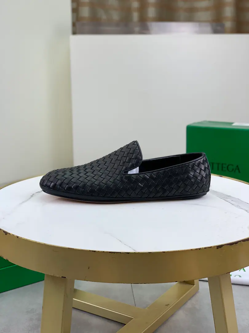Plant prices Top Quality（That's a big line.）💎💎💎 BOTTEGA VENETAThe network is synchronizing the latest money. Top-level market top versionBVBusiness shoes, Accept material matching Shoes comparison Process Comparison It's practical and qualitative.·It's a lot of things., The more you look, the more you smell.. Pure hand-weaving process Shoe-faced material, Import original hand-weaved cattle skin Quality water in the interior to dye the skin of the sheep The original custom custom is a very big hand job. Size: Women35-39（34 40Do it.）Men39-44（38 45Do it.） OriginalBVGreen Box, Full package.