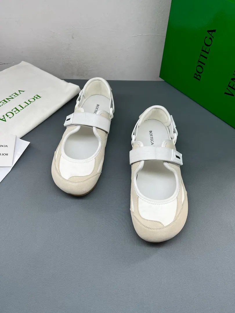 NewbvMary Jane's shoes. The technology with the Mary Janes on the Internet. • Liner: Technical fabric • Colours: Silver/White/Fibre-optic white • Rubber Origin: Italy Heat-plastic polyurethane, Jin-ho!, Polyurethane, Polyester fibres, Ammonium Size35 36 37 38 39 40 41 42 43 44 45 46 「41.42.43The girl won't change. 45.46.Men don't change.」 Configure original packaging