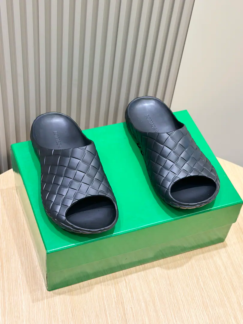 BV A man's sandal shoe. Shoes. Beebee Super-light rubber garden shoes. The humanities. Body plastic shoes. Thick Bottom Height4centimetres Size:39-45
