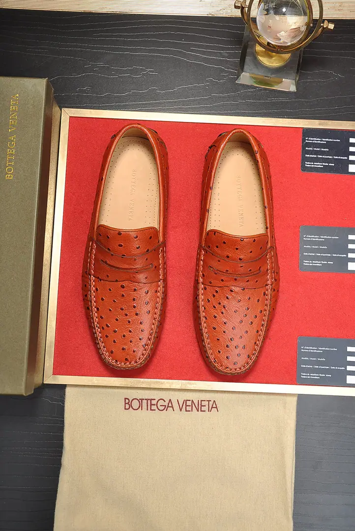 Get out of the factory. 【Botteg Venetta(BV)】（In the whole cow's skin.）New exclusive. New money for the network. Top-of-shoe calf skin made above the shoe surface A delicate touch. The quality of luxury. For men's delicate weights. It's a noble place to be. A carefully designed Mark hand-made stitch. Fluid Lines Inside the whole cow. Sweatwash comfort. 38-44