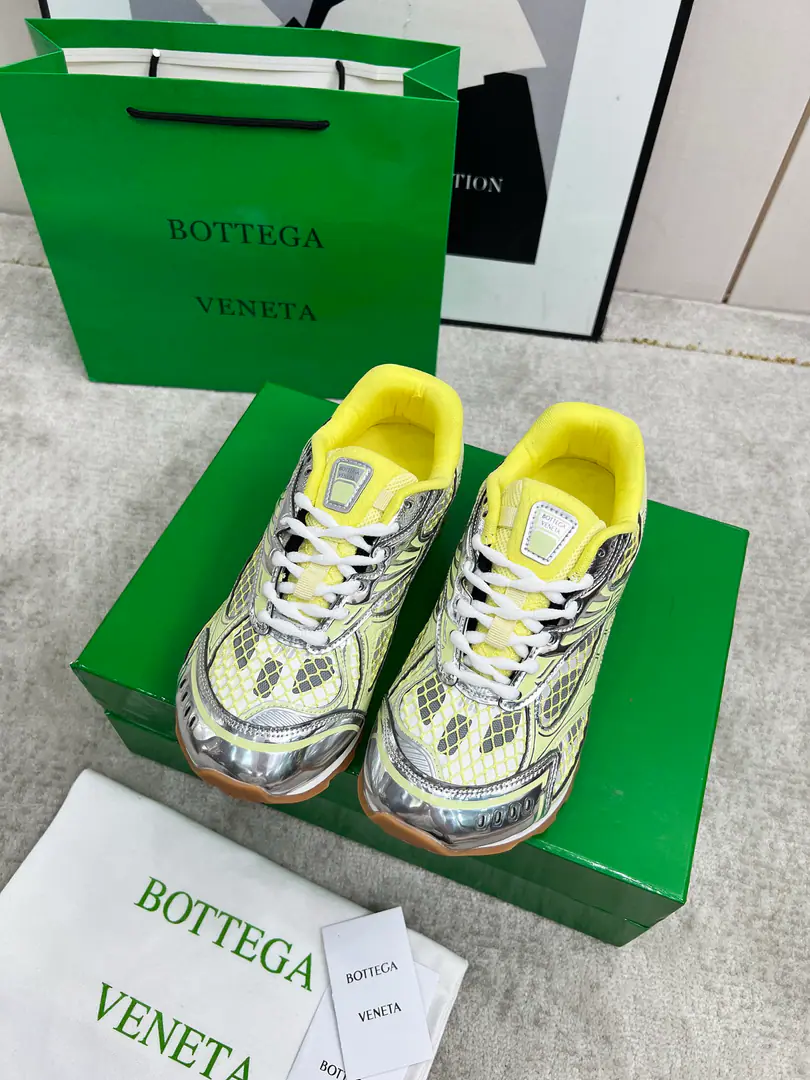 Minoru.🎤🎤Top Version（Couple money.） Bottega VenetaThe Fluttershy.23ssAutumn and Winter Show.BV OrbitSports shoes Wang Yi Bo Same paragraph Lovers' leisure shoes, dad's shoes.！RunnerSports shoes！Original procurement development！ Use of original light-technology web-based fabrics, Original unamended！Process complex！ Design rubber for the outside with geometric patterns The King's Bomb Series. High Version It's actually a lot higher., Still the same little legs. Very.nice. - You're a man of play., Matching Packed shoe process Admit High Version The original version of the Big Bottom is unique., Select ScrewTPUOtsumi!, The material weight is identical.！ Size:#Women35-41 （40 41Custom without re-offer） Men39-45(45Code custom is not to be changed)