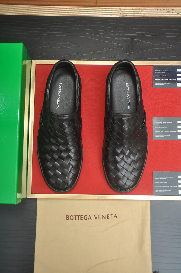 Get out of the factory. 【BV】 The official shoes.👊🏻Weaving of cattle🔰The inside of the cow's skin and the top of the rubber.🔲The counter.1:1Quality Every successful man's identity.🍃The upper foot atmosphere is steady.🚶🏻🚶🏻Customize cabinet originals for high-end re-engineer📯Importing cattle skins for manual knitting🐂No matter how much the wind blows, it's still the same.🔘Can be tested in time.🔍️Codes: 39-45(45Do it.)
