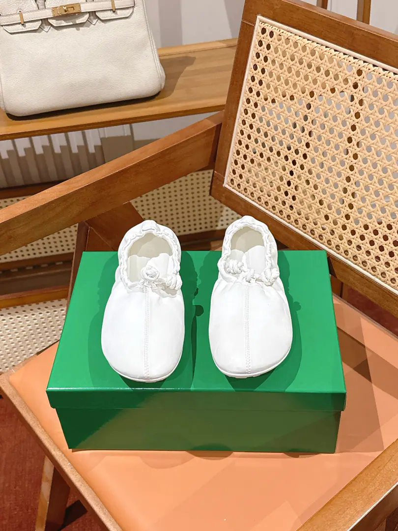 Top Quality Bottega Venet*BVSummer's new wrinkled and tight ballet shoes. A sense of a chilling atmosphere with a lazy heart., The round shoe with the shoe-side hand-wrinkled rope., Soft with the same type, The quality of the lazy class is perfectly interpreted.. The mix is very broad., A long knitting dress is soft and lazy., With broad legs, you're a little bit more airy., Daily commute, You can ride easy.. Shoe.: Lamb skin. Uchi.: Lamb skin. Otsumi!: TPUOtsumi! size: 35-41Code（40, 41Code custom is not to be changed）