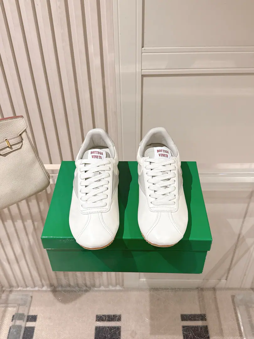 Top Quality Bottega Veneta 𝟐𝟎𝟐𝟔A new pair of shoes in the morning and autumn. The Fluttershy.SprintThe series of jogging and training shoes., Very simple low-banded pair of shoes., The shoe face is selected for soft-headed little cow skin., Shoes are swollen with a mist gray strip., Line flow is smooth.. Shoe knitting with classic red brands., Back-heel stamping the bouquet brand., - The rubber floor., Soft and soft., It's not too long to walk.～A German-style recreational shoe in the atmosphere of Janey.👟 No choice.～ - You can be free., It's a year or four seasons., The more it's smelling, the more it's going through.！The upper feet are nice and comfortable.～A pair of the most essential to a loosely woven pair.‼️ Shoe.: Importing cow skin Uchi.: Lamb skin. Otsumi!: Original slider. size: 35-43（41 42 43Make a no-refund order.）
