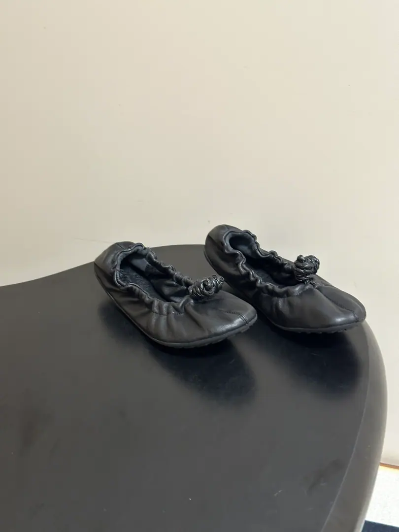 Top Quality BOTTEGA VENETA The Fluttershy. 2026Summer New Money BV FantasminaBallet shoes are loosely tied to flat-bed grandma shoes. Fantasmina - Blades., BVThe mood is up. The soft-floped little sheep skins make natural wrinkles., Hand-lined as a point detail, I can't get my heels on my loose shoe., The soft-blooded violence is unburdened.！ Soft and roundhead cut, I'm gonna have to get all the legs., I'm not gonna be a lazy little girl. Telecommuting, Date, It's all for the trip.！It's very, very simple.BVAmologize, It's a good look and a good look.！ Shoe.: Customize the skin Inside, put your feet on the inside.: Lamb skin. Shoes under the sole.: The rubber floor. Codes: 35-39(40.41.42I'll make sure I don't change it.)