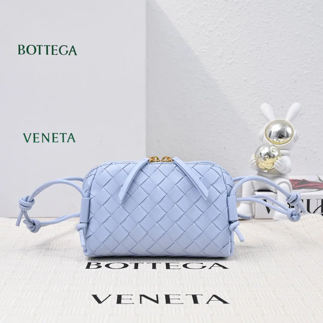 #BvNew paragraph Concert pouch I've seen the best mini-bots that can be used. 🎈 It's classic. lntrecciatoWeaver process✅ With a cortex with a double-head zipper., Open your mouth. Easy to release, Slip free modem length at the shoulder belt knot, i.e.🉑️Slash/Armor! You can be a handbag again. Little body. It's a big capacity. That's a good one.！The key is still on the table.！Come on.@Sisters come in this little, beautiful little bag. 👍 Model: 4258 Dimensions: 18.5*11.5*8.5