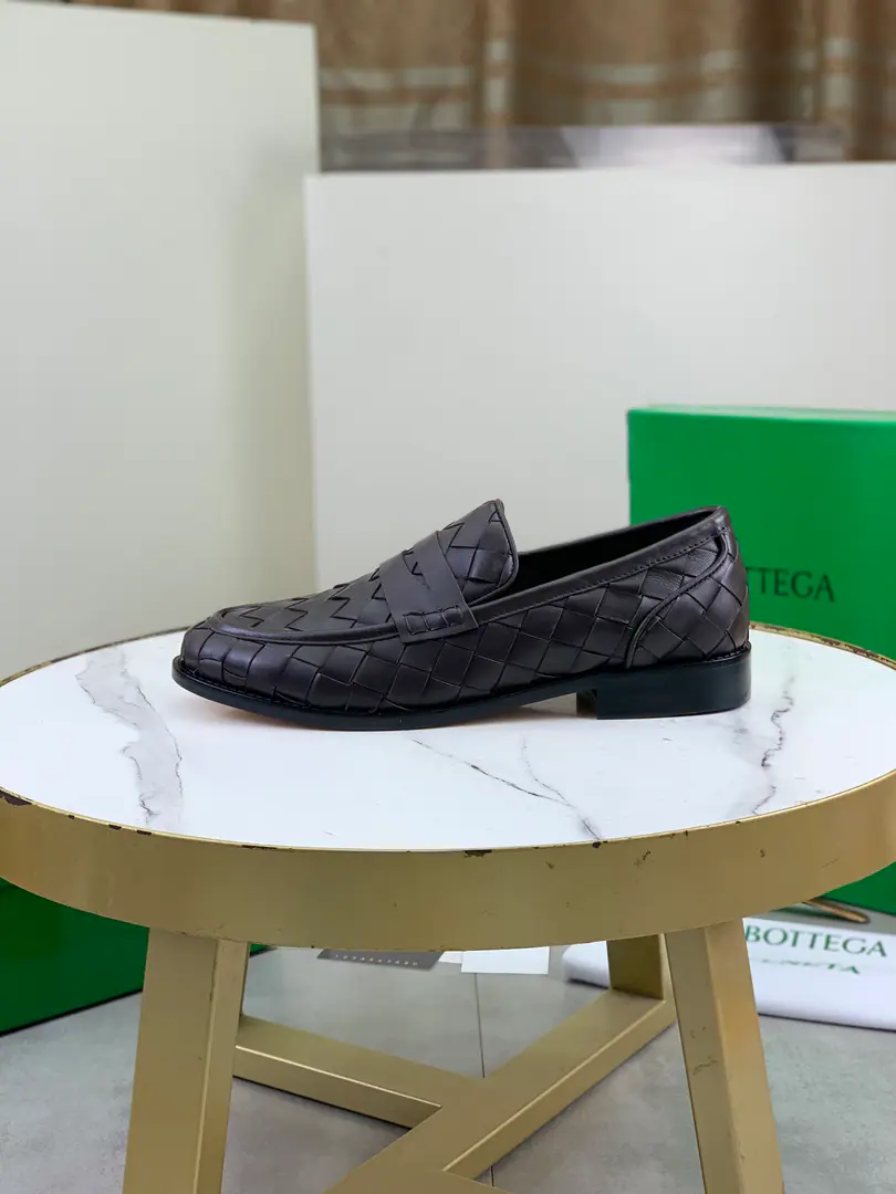 Plant prices Top Quality（That's a big line.）💎💎💎 BOTTEGA VENETAThe network is synchronizing the latest money. Top-level market top versionBVBusiness shoes, Accept material matching Shoes comparison Process Comparison It's practical and qualitative.·It's a lot of things., The more you look, the more you smell.. Pure hand-weaving process Shoe-faced material, Import original hand-weaved cattle skin Quality water in the inside. The original custom custom is a very big hand job. Size: Men39-44（38 45Do it.）A woman's money is set. OriginalBVGreen Box, Full package.