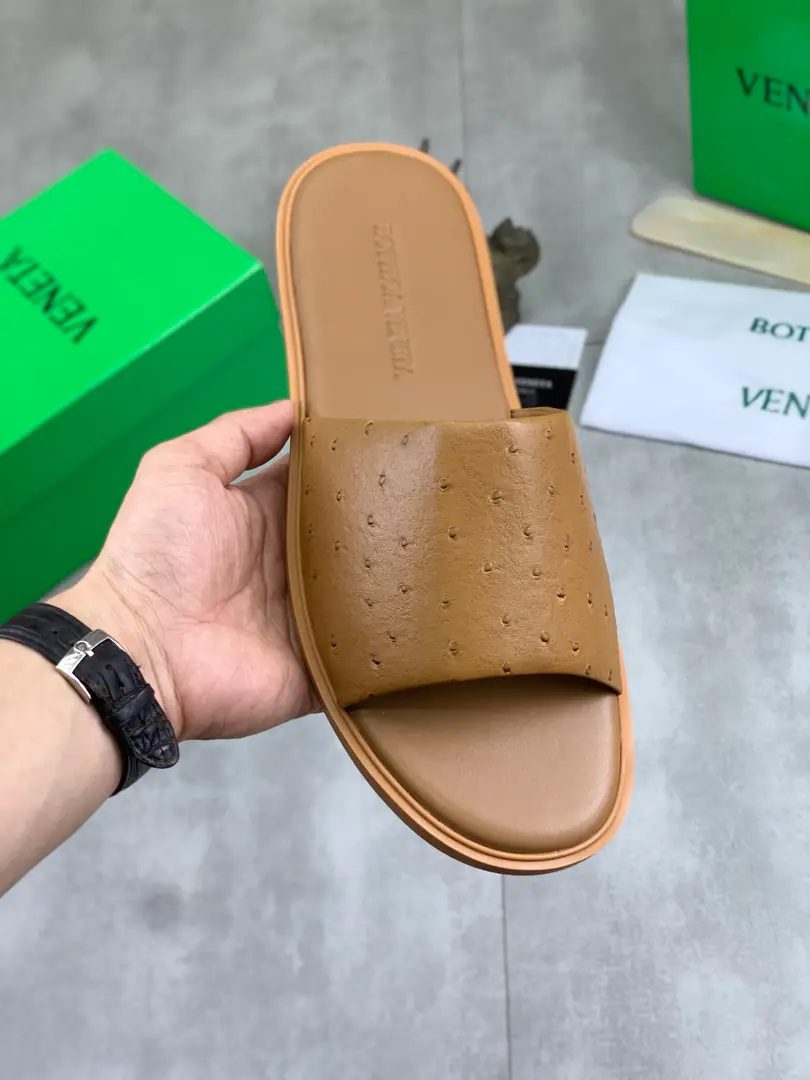 Plant prices 【Real value】🆘 Original MonoQuality 💎💎💎 BOTTEGA VENETAThe official network is paying Louis Vuitton. BVA man's magic with slippers. Synchronize distribution ！Italian import of original cow-coloured fabric with letters embroidery The original factory is used to lighten the base. Codes: 39-44（38 45Custom）4⃣️Colours