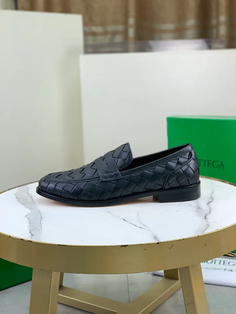 Plant prices Top Quality（That's a big line.）💎💎💎 BOTTEGA VENETAThe network is synchronizing the latest money. Top-level market top versionBVBusiness shoes, Accept material matching Shoes comparison Process Comparison It's practical and qualitative.·It's a lot of things., The more you look, the more you smell.. Pure hand-weaving process Shoe-faced material, Import original hand-weaved cattle skin Quality water in the inside. The original custom custom is a very big hand job. Size: Men39-44（38 45Do it.）A woman's money is set. OriginalBVGreen Box, Full package.