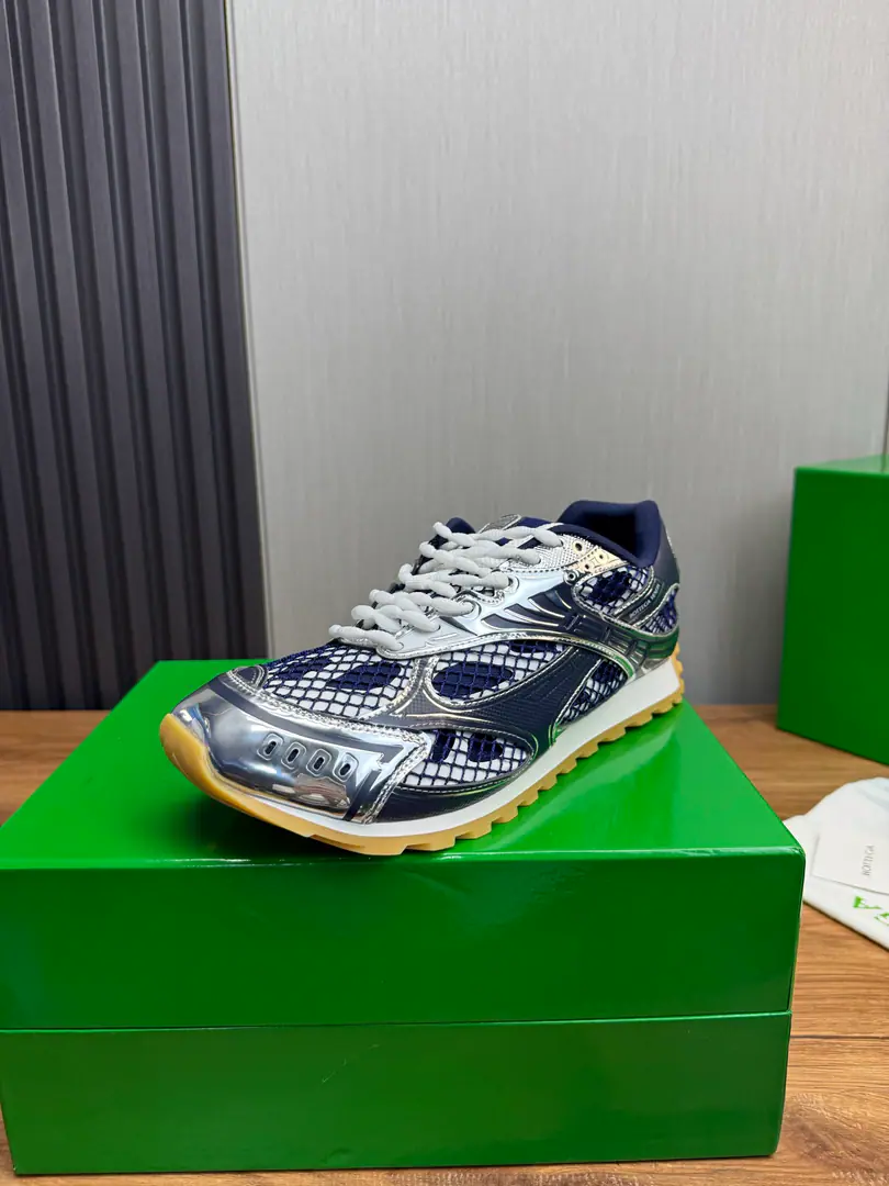 Plant BVTop Version𝘽𝙊𝙏𝙏𝙀𝙂𝘼 𝙑𝙀𝙉𝙀𝙏𝘼 OrbitSports shoes Wang Yi Bo Same paragraph Lover Daddy's shoes.🩷💚 RunnerSports shoes, Use of light technology web-based fabrics. Design rubber for the outside with geometric patterns. Recognition of package processes❕High-Video Out❗️ Very.nice, - You're a man of play.✔️ Matching💯💯 The wide background chooses the colorTPUOtsumi! Female 35-41 （40 41Custom） Men39-46（45.46Make a reservation.） Configure original packaging