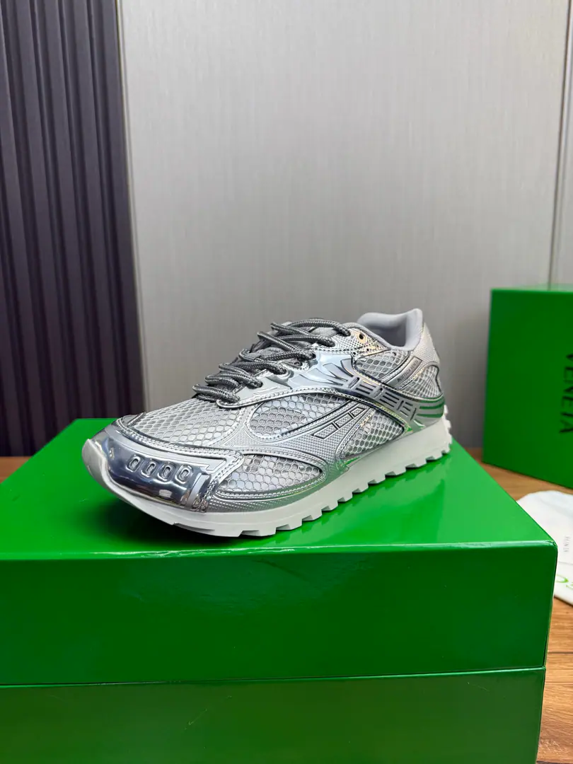 Plant BVTop Version𝘽𝙊𝙏𝙏𝙀𝙂𝘼 𝙑𝙀𝙉𝙀𝙏𝘼 OrbitSports shoes Wang Yi Bo Same paragraph Lover Daddy's shoes.🩷💚 RunnerSports shoes, Use of light technology web-based fabrics. Design rubber for the outside with geometric patterns. Recognition of package processes❕High-Video Out❗️ Very.nice, - You're a man of play.✔️ Matching💯💯 The wide background chooses the colorTPUOtsumi! Female 35-41 （40 41Custom） Men39-46（45.46Make a reservation.） Configure original packaging