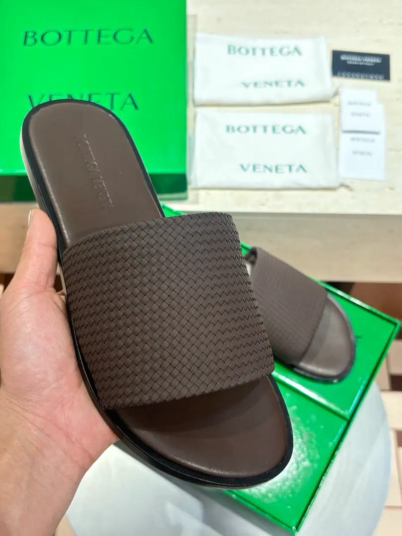 Top mass2026NewBvMan, that's a big slipper., It's a simple and fashionable design., Hand-made shoe-faced, The soles are light and comfortable., It's for routine or vacation.. Italian Craft, Details are fine., Brand ID low profile., Show high quality.✨. It's a combination of leisure and vacation., It's easy to get a look at., It's a summer one-on-one.！ size: 39-44（38.45.46Custom）