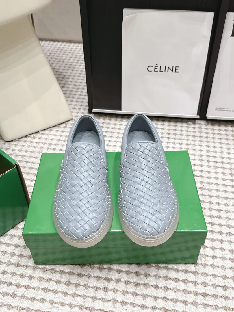 Requisition level Men+10 Bottega Venet*/26Autumn New Leisure Shoes Weaving of leisure shoes with a low profile and a high-end, light atmosphere, Round-sleeping round-head shoes., The glutes are full of stereos., Combining simple band design, The shoe line is smooth and smooth., The loose shoe heads are all kinds of feet., Widefoot, The meat and feet are easy to match., It's easy to wear without it.. It's a pair of a very simple and luxuriant style and a daily leisure style., No foot-scrambling.. The comfort of the upper quality and upper foot., I want a pair of light and leisure shoes full of atmosphere., This knitting shoe is a regular feature of the day.. Shoe.: The skin weaving. Uchi.: Lamb skin. Otsumi!: Original version to open size: 35-45Code（Women40.41.42Men39.45Code custom is not to be changed）