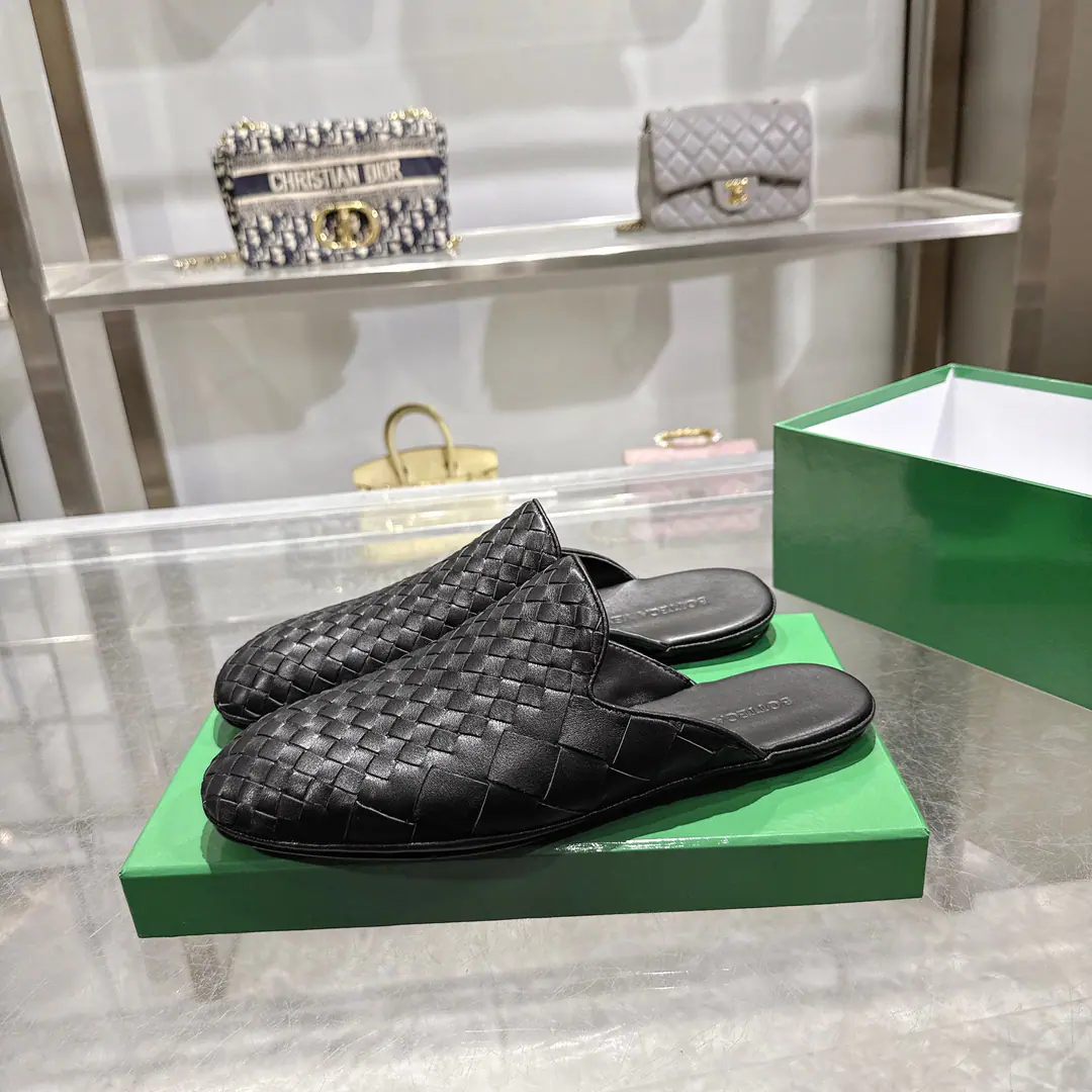 【BV】The Fluttershy.2026The autumn cabinet is a classic stubble-weaving semi-trawl couple. Bottega VenetaScissors. I'm a mixed-skinned goat., Import the sheep.！That's a big one.！[Rose.][Rose.]！Pure handweaving, Operation, The originals are one moment after another.！Quality assurance！ Size: Women35-39 Men39--44（Women40.41Men38.45.46.47Custom without re-offer） [Attention.‼️] 46- Yeah., 47- Yeah.