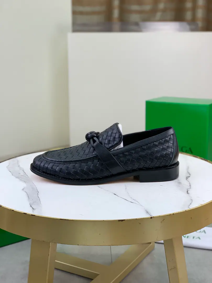 Plant prices Top Quality（That's a big line.）💎💎💎 BOTTEGA VENETAThe network is synchronizing the latest money. Top-level market top versionBVBusiness shoes, Accept material matching Shoes comparison Process Comparison It's practical and qualitative.·It's a lot of things., The more you look, the more you smell.. Pure hand-weaving process Shoe-faced material, Import original hand-weaved cattle skin Quality water in the inside. The original custom custom is a very big hand job. Size: Women35-39（34 40Do it.）Men39-44（38 45Do it.） OriginalBVGreen Box, Full package.