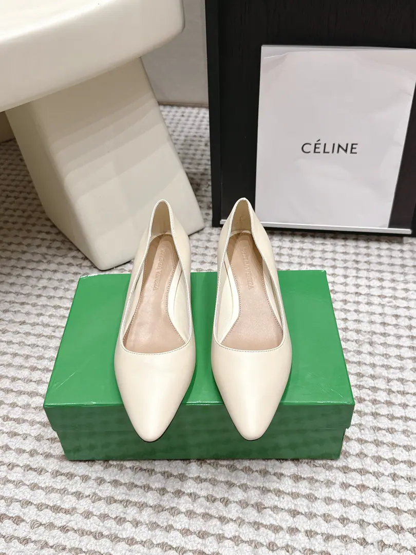 Requisition level Bottega Veneta26/ New paragraph Brief Cats and heels. A stale, stunned design., Perfectly modulated feet., The upper leg is a fine foot., Just pull the legs off., The air is full.. The very simple shoe line is not extra decorated., I'll put my high senses in my bones., Low profile and expensive., It's a totally professional attack.. It's easy to fit into all the styles., Whether it's a simple-looking suitor or not., Or a city-class Quality-Assorted beauty., These shoes are perfect for your taste.. I'm gonna close my eyes and get my hands on the money., - Morning., Just put it in your shoe cabinet.！ Shoe.: Lamb skin. Uchi.: Lamb skin. Otsumi!: Italy is a big-ass country. He's tall.: 4cm size: 35-42（40 41 42Custom without re-offer）