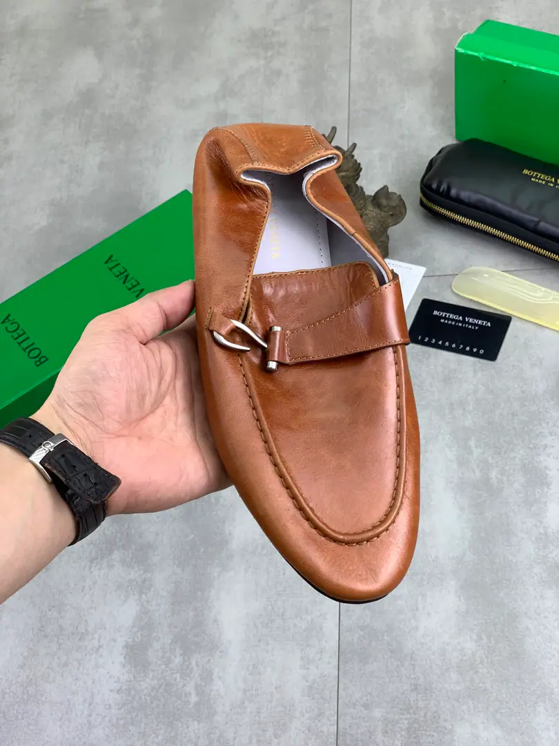 Plant prices【Real value】 In the watered cow. High-quality business purses, bean shoes.💎💎💎 BOTTEGA VENETAThe network is synchronizing the top-of-the-art market.BV, Accept material matching Shoes comparison Process Comparison It's practical and qualitative.·It's a lot of things., The more you look, the more you smell.. Pure hand-weaving process Shoe-faced material, Italy🇮🇹Import hand-weaving cattle skin Quality water in the inside. Original private template customizes to bottom Size: 39-45 Colours: Multi-Currently Optional