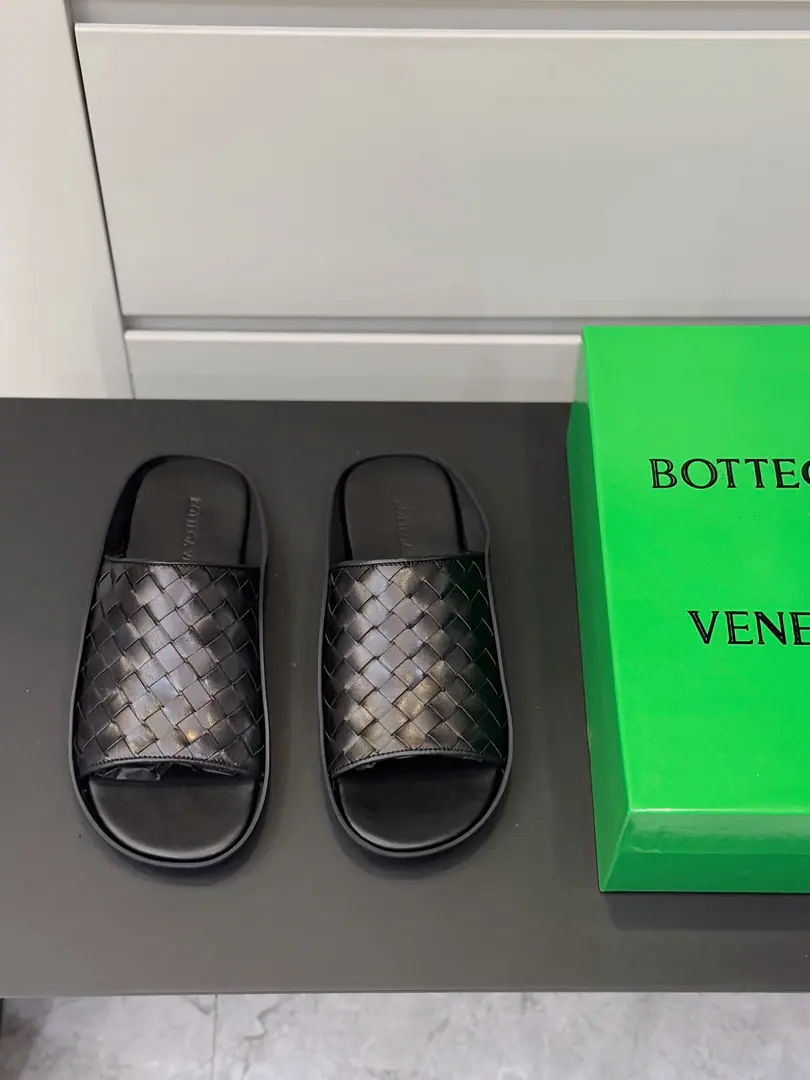 BVGentlemen.WaveMuller sandals. IntrecciatoWeaving leather moller sandals, Streamline Outline The pneumatic exterior., OpankaThe structure is consistent with human engineering. Italy %Lamb leather. Size:39-44(38.45Do it.）