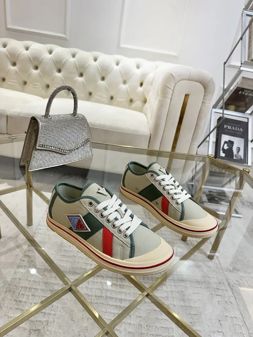 Minoru.🎤 🎤BOTTE VENE BV25ss The new one.EliotThe word "gossip Girl" is "gossip Girl."! BVIt's brand new. Eliot I was thinking of using the ancient basketball shoes., Childish. ♪ The color of youth is all ♪!Same paragraph for men and women, You can wear them as couple shoes. The whole shoe is airy., The canvass are a little bit self-regarded., Shoes gang and a collage of soft and luxurious sheep skins in a package. TPUEvery red line on the soles of the big bottom is hand-made., More taste and attitude.! Size: #Women35-40（40Make a no-refund order.） Men40-44
