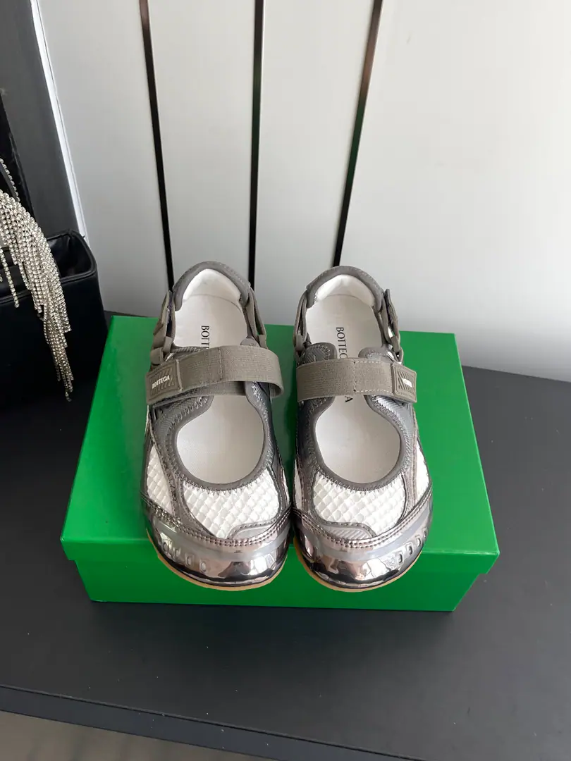 🏧𝐁𝐨𝐭𝐭𝐞𝐠𝐚 𝐕𝐞𝐧𝐞𝐭𝐚The Fluttershy. Spring and summer.BV OrbitSports shoes Mary Jane's shoes.！ RunnerSports shoes！Original procurement development！Use of original light-technology web-based fabrics, Original unamended！Process complex！ Design rubber for the outside with geometric patterns The King's Bomb Series. High Version - I'm a little short. Very.nice. - You're a man of play., Packed shoe process Admit High Version, Rubber Bottom Codes: 35-40（40Do it.）
