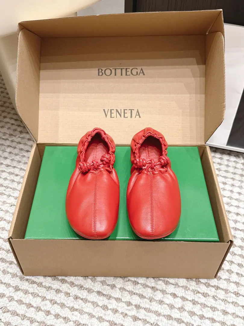 Requisition level Bottega Venet*BV 26/ Summer's new wrinkled and tight ballet shoes. A sense of a chilling atmosphere with a lazy heart., The round shoe with the shoe-side hand-wrinkled rope., Soft with the same type, The quality of the lazy class is perfectly interpreted.. The mix is very broad., A long knitting dress is soft and lazy., With broad legs, you're a little bit more airy., Daily commute, You can ride easy.. Shoe.: Lamb skin. Uchi.: Lamb skin. Otsumi!: TPUOtsumi! size: 35-40Code（40Custom without re-offer）