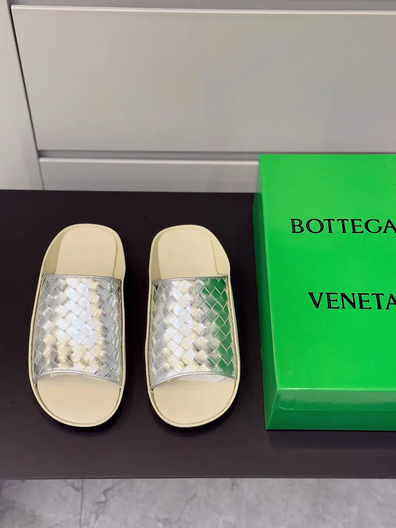 BVGentlemen.WaveMuller sandals. IntrecciatoWeaving leather moller sandals, Streamline Outline The pneumatic exterior., OpankaThe structure is consistent with human engineering. Italy %Lamb leather. Size:39-44(38.45Do it.）