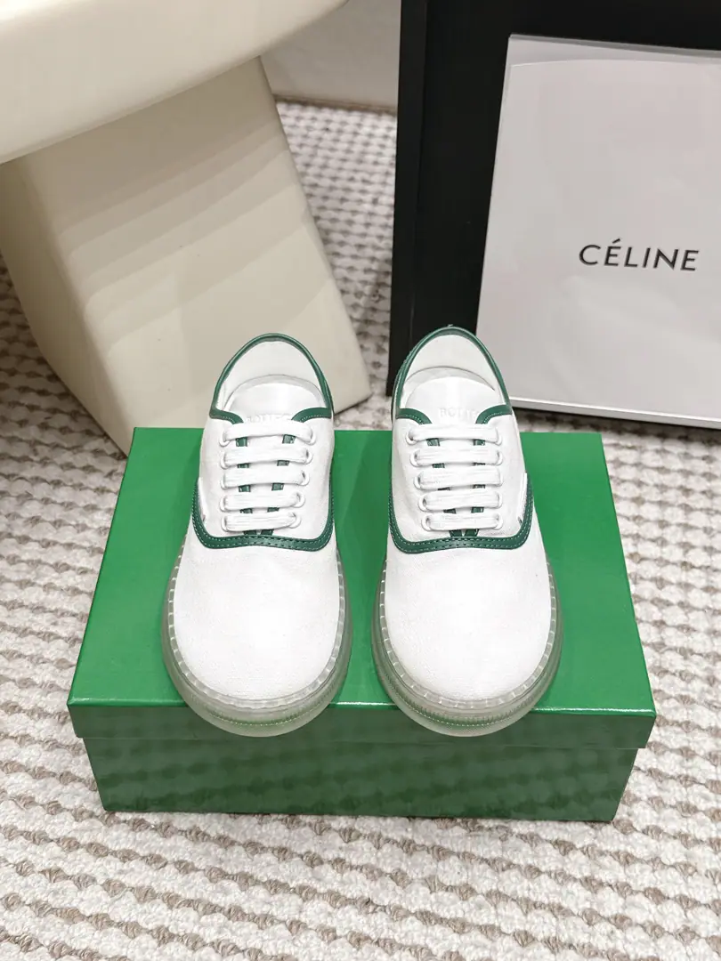 Requisition level Bottega Veneta Serena 26/Morning Autumn. White green canvas and leisure shoes. 👟 Bottega Veneta Serena This is a white, thick, white canvas., Classic low-band design., I'll use air-drain canvas on my shoe., With the white rubber soles., It's a little bit of a Jane-A-L., It's for daily leisure.. The design has a positive effect., It's comfortable., The shock is good., I'm not tired of walking for a long time.✨. It's a perfect match for a white one., It's easy to wear jeans and skirts.holdStay., Spring and summer are a good time to breathe., Student parties and commuters are perfect.！ Size: 35-39（40.41Do it.）