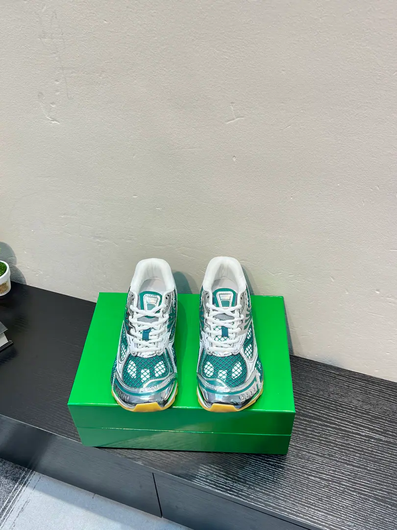 【BVThe same sports as the cabinet, the Agan Shoes, the Daddy's Shoes.】Heavy pounds.BVThe same guy's got a cool old man's shoes.😎He's a man of a temper and a man of a kind., The color and the foot are all online.！I don't want the sisters to know she exists., Put it on. Shoe.:Real leather.+Network I'm comfortable with air. Otsumi!:The same rubber bottom as the counter. It's cozy and light. Uchi.:Airnet. Original Box Packaging Size:35-45（46 47Custom）