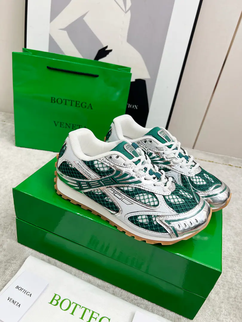 Get out of the factory.【Real value】🐁🐁Top Version（Couple money.） Bottega VenetaThe Fluttershy.23ssAutumn and Winter Show.BV OrbitSports shoes Wang Yi Bo Same paragraph Lovers' leisure shoes, dad's shoes.！RunnerSports shoes！Original procurement development！ Use of original light-technology web-based fabrics, Original unamended！Process complex！ Design rubber for the outside with geometric patterns The King's Bomb Series. High Version Actual**A lot., Still the same little legs. Very.nice. - You're a man of play., Matching Packed shoe process Admit High Version The original version of the Big Bottom is unique., Select ScrewTPUOtsumi!, The material weight is identical.！ Size:#Women35-41 （40 41Custom without re-offer） Men39-45(45Code custom is not to be changed)