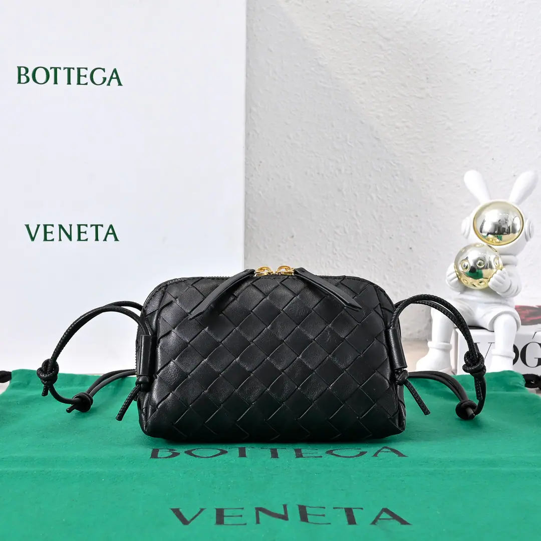 #BvNew paragraph Concert pouch I've seen the best mini-bots that can be used. 🎈 It's classic. lntrecciatoWeaver process✅ With a cortex with a double-head zipper., Open your mouth. Easy to release, Slip free modem length at the shoulder belt knot, i.e.🉑️Slash/Armor! You can be a handbag again. Little body. It's a big capacity. That's a good one.！The key is still on the table.！Come on.@Sisters come in this little, beautiful little bag. 👍 Model: 4258 Dimensions: 18.5*11.5*8.5