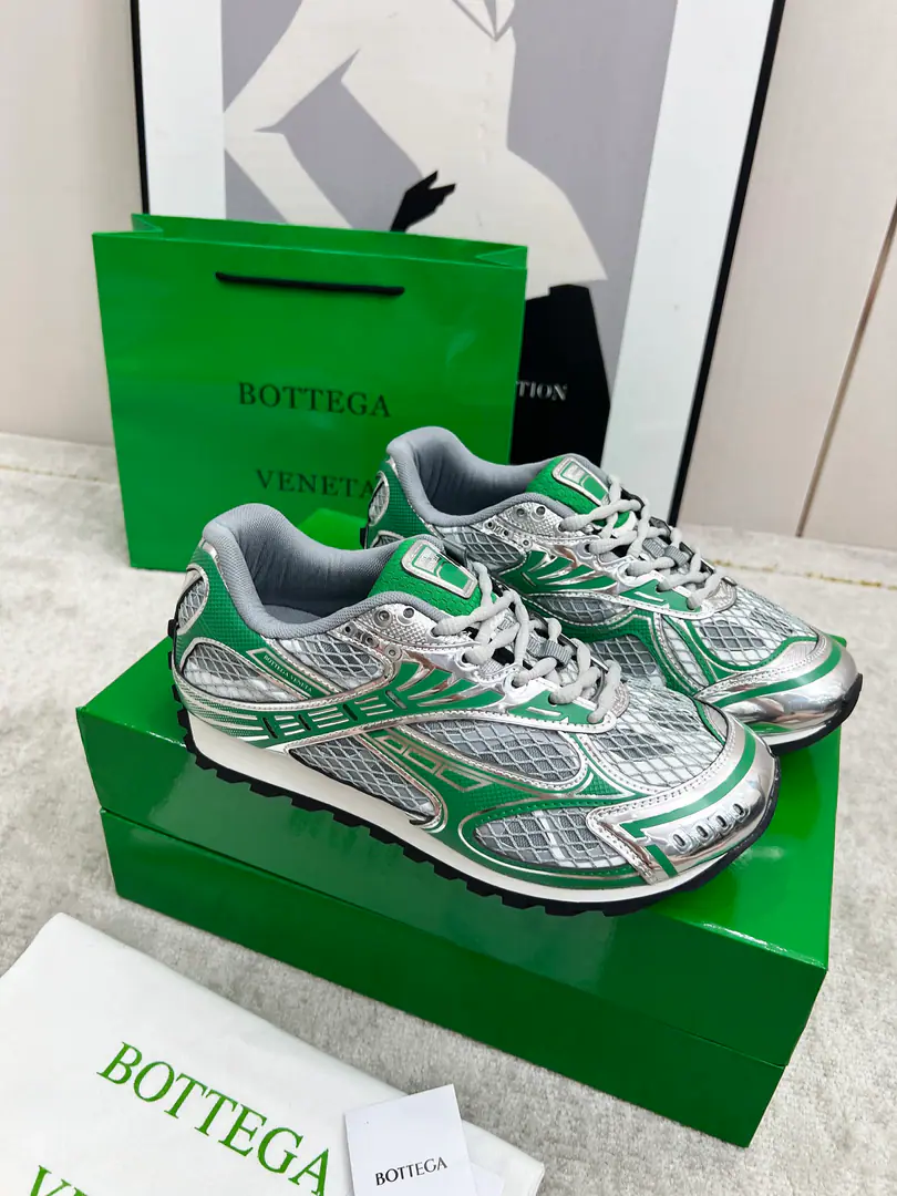 Get out of the factory.【Real value】🐁🐁Top Version（Couple money.） Bottega VenetaThe Fluttershy.23ssAutumn and Winter Show.BV OrbitSports shoes Wang Yi Bo Same paragraph Lovers' leisure shoes, dad's shoes.！RunnerSports shoes！Original procurement development！ Use of original light-technology web-based fabrics, Original unamended！Process complex！ Design rubber for the outside with geometric patterns The King's Bomb Series. High Version Actual**A lot., Still the same little legs. Very.nice. - You're a man of play., Matching Packed shoe process Admit High Version The original version of the Big Bottom is unique., Select ScrewTPUOtsumi!, The material weight is identical.！ Size:#Women35-41 （40 41Custom without re-offer） Men39-45(45Code custom is not to be changed)