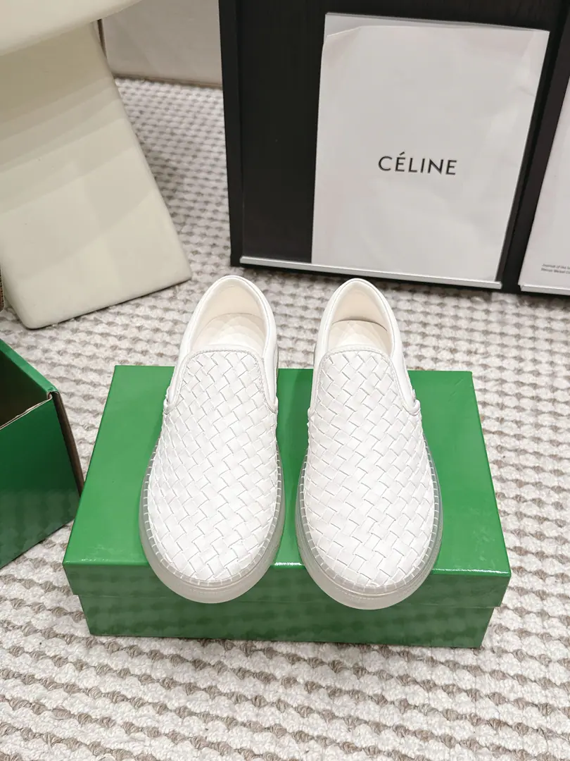 Requisition level Men+10 Bottega Venet*/26Autumn New Leisure Shoes Weaving of leisure shoes with a low profile and a high-end, light atmosphere, Round-sleeping round-head shoes., The glutes are full of stereos., Combining simple band design, The shoe line is smooth and smooth., The loose shoe heads are all kinds of feet., Widefoot, The meat and feet are easy to match., It's easy to wear without it.. It's a pair of a very simple and luxuriant style and a daily leisure style., No foot-scrambling.. The comfort of the upper quality and upper foot., I want a pair of light and leisure shoes full of atmosphere., This knitting shoe is a regular feature of the day.. Shoe.: The skin weaving. Uchi.: Lamb skin. Otsumi!: Original version to open size: 35-45Code（Women40.41.42Men39.45Code custom is not to be changed）