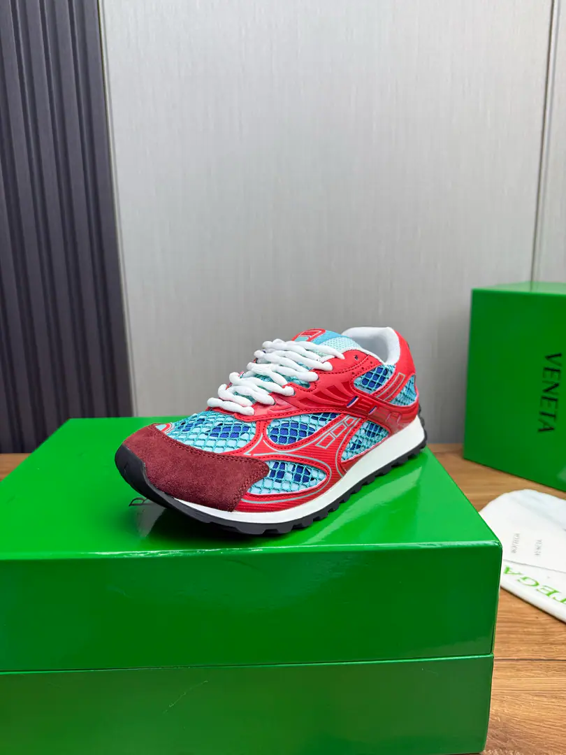 Plant BVTop Version𝘽𝙊𝙏𝙏𝙀𝙂𝘼 𝙑𝙀𝙉𝙀𝙏𝘼 OrbitSports shoes Wang Yi Bo Same paragraph Lover Daddy's shoes.🩷💚 RunnerSports shoes, Use of light technology web-based fabrics. Design rubber for the outside with geometric patterns. Recognition of package processes❕High-Video Out❗️ Very.nice, - You're a man of play.✔️ Matching💯💯 The wide background chooses the colorTPUOtsumi! Female 35-41 （40 41Custom） Men39-46（45.46Make a reservation.） Configure original packaging
