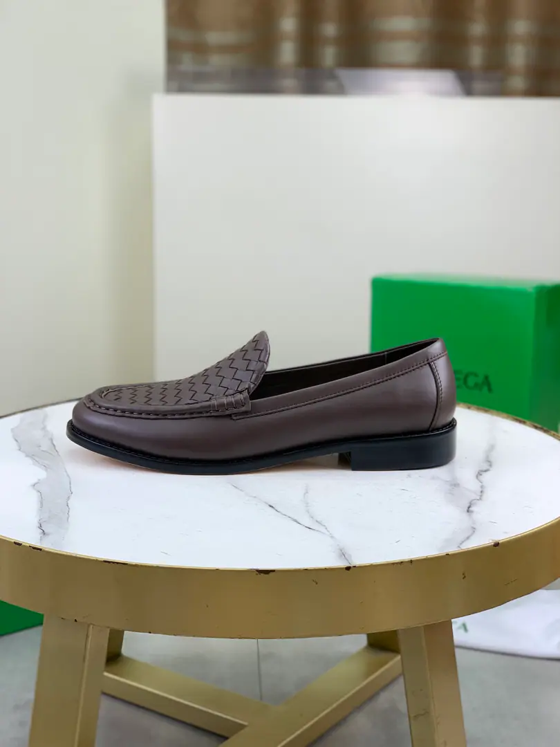 Plant prices Top Quality（That's a big line.）💎💎💎 BOTTEGA VENETAThe network is synchronizing the latest money. Top-level market top versionBVBusiness shoes, Accept material matching Shoes comparison Process Comparison It's practical and qualitative.·It's a lot of things., The more you look, the more you smell.. Pure hand-weaving process Shoe-faced material, Import original hand-weaved cattle skin Quality water in the inside. The original custom custom is a very big hand job. Size: Women35-39（34 40Do it.）Men39-44（38 45Do it.） OriginalBVGreen Box, Full package.