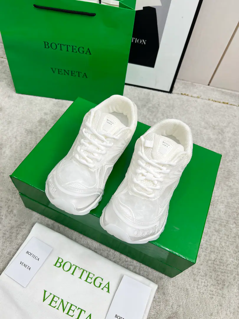 Get out of the factory. Top Version（Couple money.） Bottega VenetaThe Fluttershy's Four Seasons Show.BV OrbitSports shoes Wang Yi Bo Same paragraph Lovers' leisure shoes, dad's shoes.！RunnerSports shoes！Original procurement development！ Use of original light-technology web-based fabrics, Original unamended！Process complex！ Design rubber for the outside with geometric patterns The King's Bomb Series. High Version It's actually a lot higher., Still the same little legs. Very.nice. - You're a man of play., Matching Packed shoe process Admit High Version The original version of the Big Bottom is unique., Select ScrewTPUOtsumi!, The material weight is identical.！ Size:#Women35-41 （40 41Custom without re-offer） Men39-45(45Code custom is not to be changed)