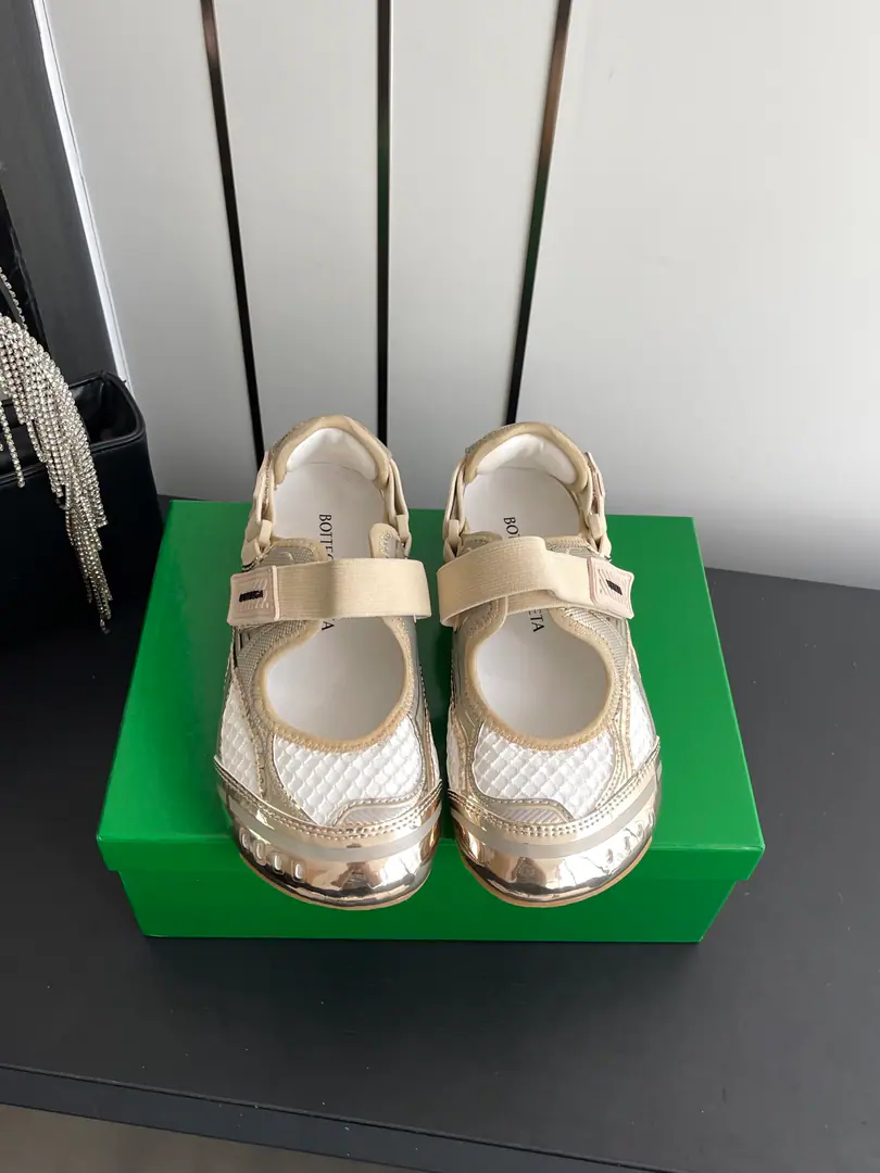 🏧𝐁𝐨𝐭𝐭𝐞𝐠𝐚 𝐕𝐞𝐧𝐞𝐭𝐚The Fluttershy. Spring and summer.BV OrbitSports shoes Mary Jane's shoes.！ RunnerSports shoes！Original procurement development！Use of original light-technology web-based fabrics, Original unamended！Process complex！ Design rubber for the outside with geometric patterns The King's Bomb Series. High Version - I'm a little short. Very.nice. - You're a man of play., Packed shoe process Admit High Version, Rubber Bottom Codes: 35-40（40Do it.）