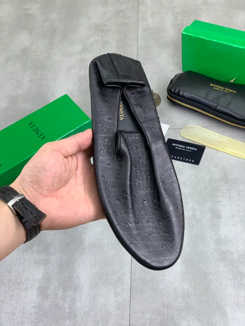 Plant prices【Real value】 In the watered cow. High-quality business purses, bean shoes.💎💎💎 BOTTEGA VENETAThe network is synchronizing the top-of-the-art market.BV, Accept material matching Shoes comparison Process Comparison It's practical and qualitative.·It's a lot of things., The more you look, the more you smell.. Pure hand-weaving process Shoe-faced material, Italy🇮🇹Import hand-weaving cattle skin Quality water in the inside. Original private template customizes to bottom Size: 39-45 Colours: Multi-Currently Optional