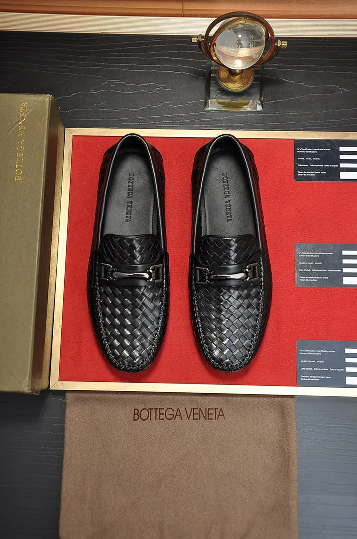 Get out of the factory. 【Botteg Venetta(BV)】（In the whole cow's skin.）New exclusive. New money for the network. Top-of-shoe calf skin made above the shoe surface A delicate touch. The quality of luxury. For men's delicate weights. It's a noble place to be. A carefully designed Mark hand-made stitch. Fluid Lines Inside the whole cow. Sweatwash comfort. 38-44