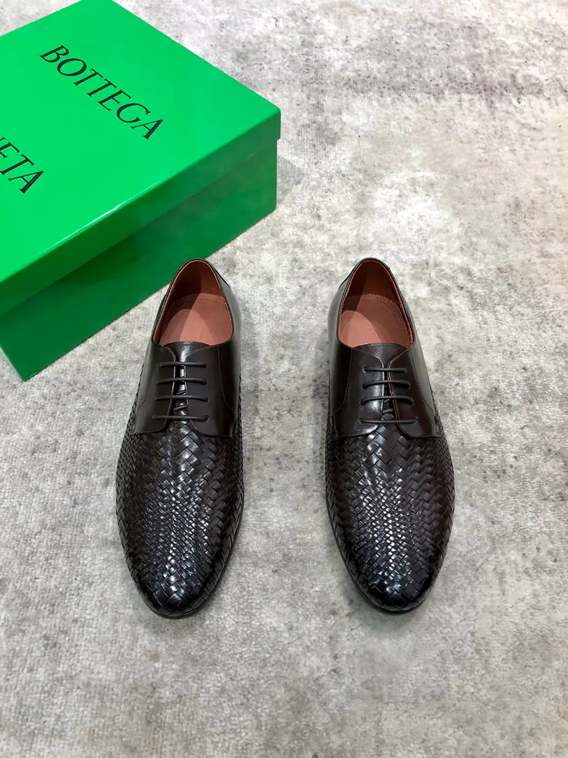 Bottega Veneta BVMen knit commercial leather shoes., Skins of cattle weaved on the shoe., In the soft sheep's skin., That's a big one., Standard Code38-44（45You're gonna have to do it or not.）, Current