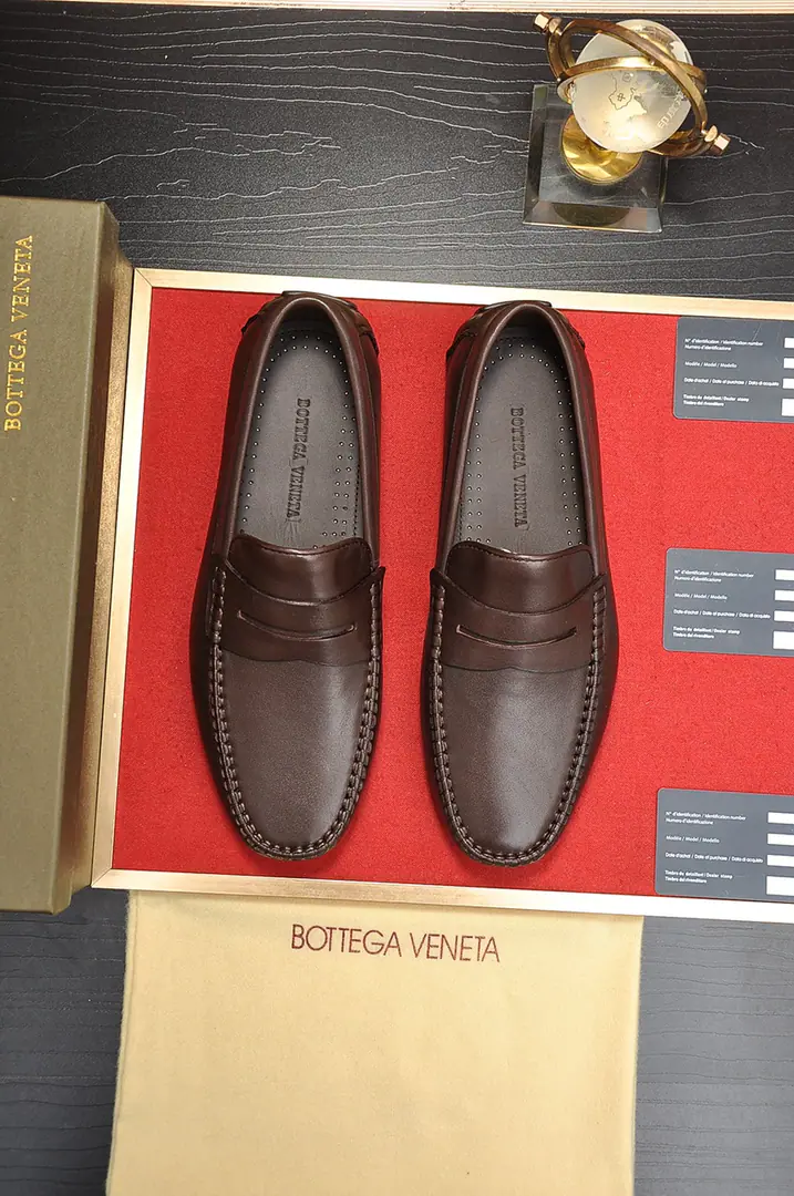 Get out of the factory. 【Botteg Venetta(BV)】（In the whole cow's skin.）New exclusive. New money for the network. Top-of-shoe calf skin made above the shoe surface A delicate touch. The quality of luxury. For men's delicate weights. It's a noble place to be. A carefully designed Mark hand-made stitch. Fluid Lines Inside the whole cow. Sweatwash comfort. 38-44