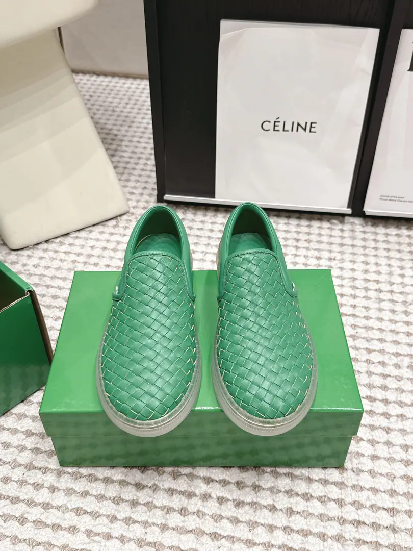 Requisition level Men+10 Bottega Venet*/26Autumn New Leisure Shoes Weaving of leisure shoes with a low profile and a high-end, light atmosphere, Round-sleeping round-head shoes., The glutes are full of stereos., Combining simple band design, The shoe line is smooth and smooth., The loose shoe heads are all kinds of feet., Widefoot, The meat and feet are easy to match., It's easy to wear without it.. It's a pair of a very simple and luxuriant style and a daily leisure style., No foot-scrambling.. The comfort of the upper quality and upper foot., I want a pair of light and leisure shoes full of atmosphere., This knitting shoe is a regular feature of the day.. Shoe.: The skin weaving. Uchi.: Lamb skin. Otsumi!: Original version to open size: 35-45Code（Women40.41.42Men39.45Code custom is not to be changed）