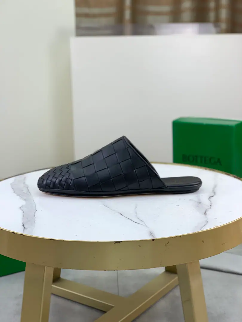 Plant prices Top Quality（That's a big line.）💎💎💎 BOTTEGA VENETAThe network is synchronizing the latest money. Top-level market top versionBVBusiness shoes, Accept material matching Shoes comparison Process Comparison It's practical and qualitative.·It's a lot of things., The more you look, the more you smell.. Pure hand-weaving process Shoe-faced material, Import original hand-weaved cattle skin Quality water in the inside. The original custom custom is a very big hand job. Size: Women35-39（34 40Do it.）Men39-44（38 45Do it.） OriginalBVGreen Box, Full package.