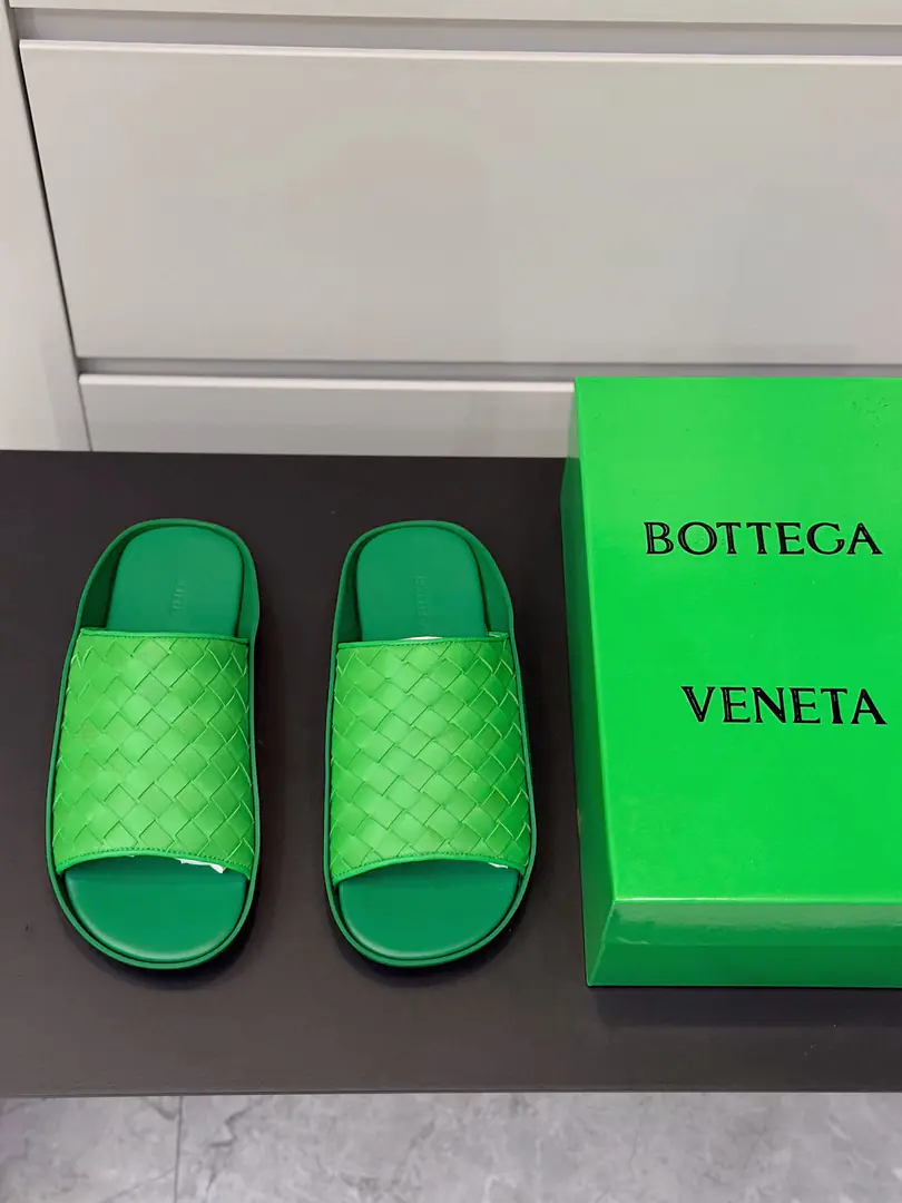 BVGentlemen.WaveMuller sandals. IntrecciatoWeaving leather moller sandals, Streamline Outline The pneumatic exterior., OpankaThe structure is consistent with human engineering. Italy %Lamb leather. Size:39-44(38.45Do it.）