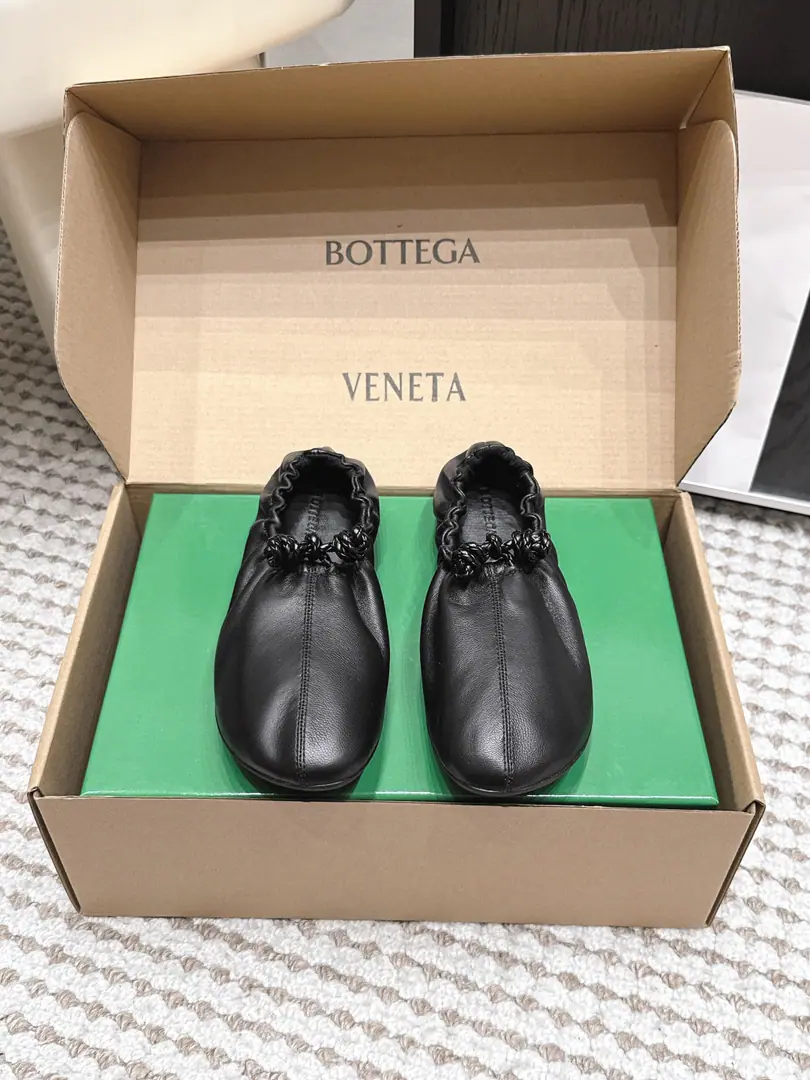 Requisition level Bottega Venet*BV 26/ Summer's new wrinkled and tight ballet shoes. A sense of a chilling atmosphere with a lazy heart., The round shoe with the shoe-side hand-wrinkled rope., Soft with the same type, The quality of the lazy class is perfectly interpreted.. The mix is very broad., A long knitting dress is soft and lazy., With broad legs, you're a little bit more airy., Daily commute, You can ride easy.. Shoe.: Lamb skin. Uchi.: Lamb skin. Otsumi!: TPUOtsumi! size: 35-40Code（40Custom without re-offer）