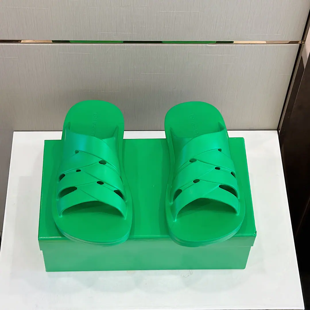 BVMuller's sand slippers.-Couple money. One against one., Original Open Super-light rubber moller shoes., Plastic materials, One-size-shaped shoes.. Size:Women: 39-44(38.45Custom）