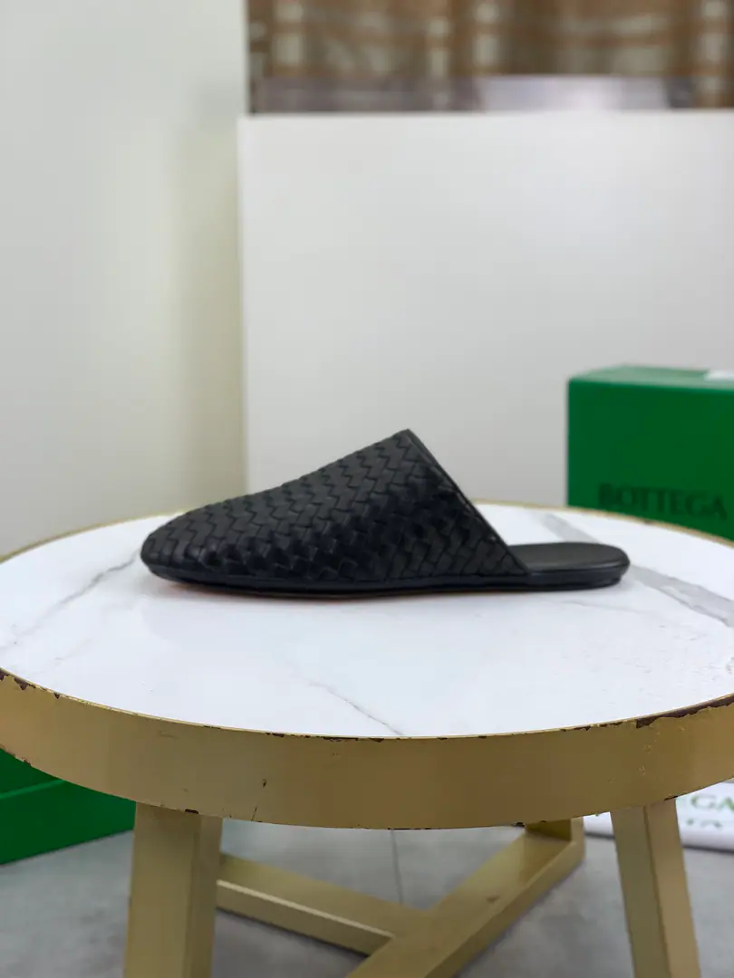 Plant prices Top Quality（That's a big line.）💎💎💎 BOTTEGA VENETAThe network is synchronizing the latest money. Top-level market top versionBVBusiness shoes, Accept material matching Shoes comparison Process Comparison It's practical and qualitative.·It's a lot of things., The more you look, the more you smell.. Pure hand-weaving process Shoe-faced material, Import original hand-weaved cattle skin Quality water in the interior to dye the skin of the sheep The original custom custom is a very big hand job. Size: Women35-39（34 40Do it.）Men39-44（38 45Do it.） OriginalBVGreen Box, Full package.