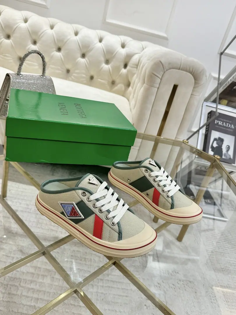 Minoru.🎤 🎤BOTTE VENE BV25ss The new one.EliotThe word "gossip Girl" is "gossip Girl."! BVIt's brand new. Eliot I was thinking of using the ancient basketball shoes., Childish. ♪ The color of youth is all ♪!Same paragraph for men and women, You can wear them as couple shoes. The whole shoe is airy., The canvass are a little bit self-regarded., Shoes gang and a collage of soft and luxurious sheep skins in a package. TPUEvery red line on the soles of the big bottom is hand-made., More taste and attitude.! Size: #Women35-40（40Make a no-refund order.） Men40-44