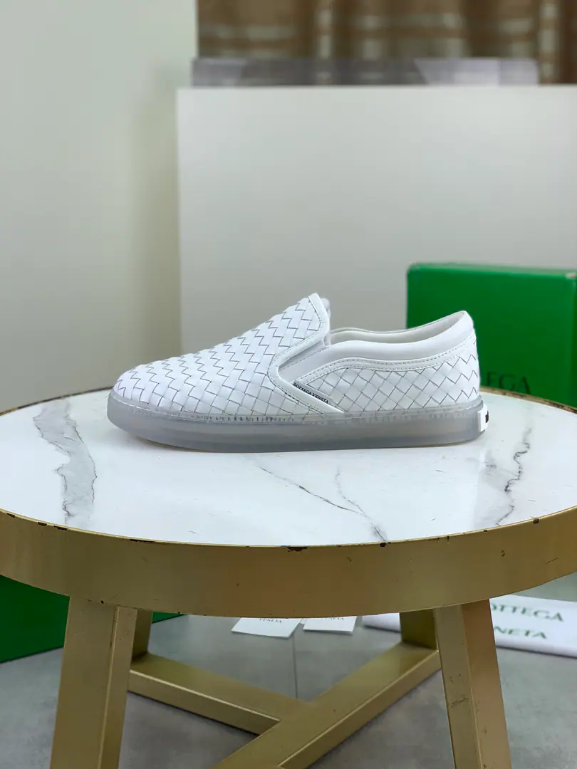 Plant prices Top Quality💎💎💎 BOTTEGA VENETAThe network is synchronizing couples.👫Latest Top-level market top versionBVGoose shoes., Accept material matching Shoes comparison Process Comparison It's practical and qualitative.·It's a lot of things., The more you look, the more you smell.. Pure hand-weaving process Shoe-faced material, Import originals to produce calf skin Quality water in the inside. Original private template customizes to bottom Size: Men39-44（38 45 46Do it.） OriginalBVGreen Box, Full package.