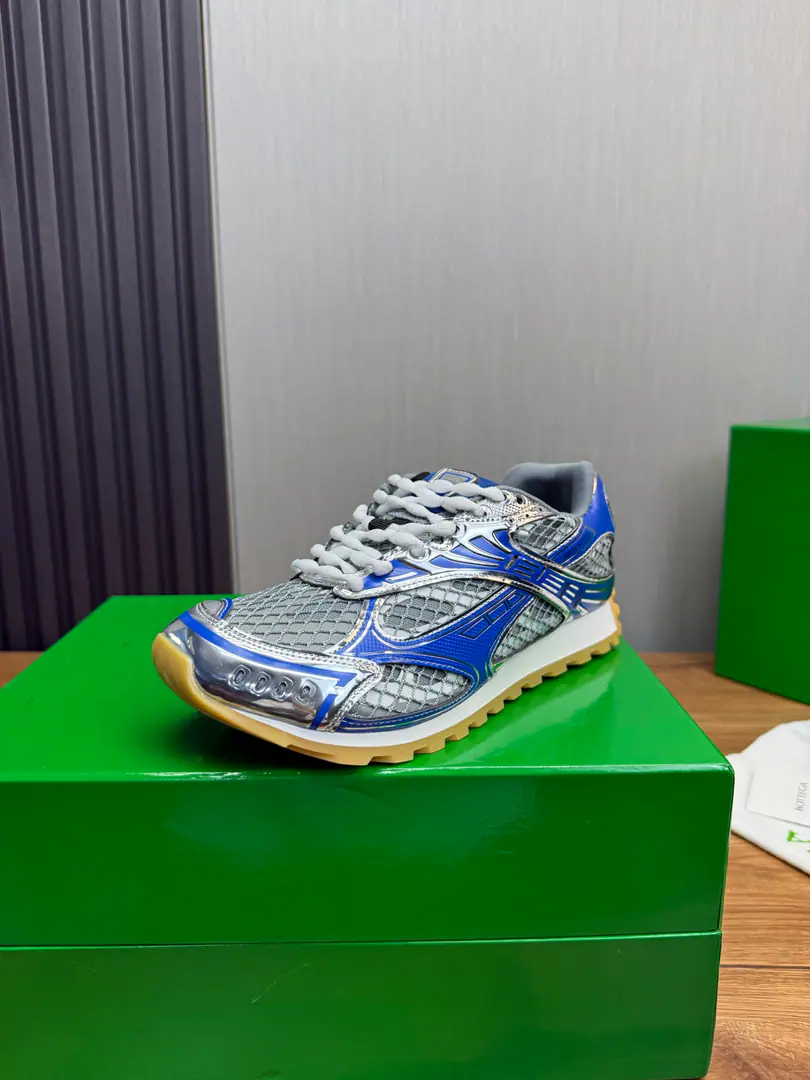 Plant BVTop Version𝘽𝙊𝙏𝙏𝙀𝙂𝘼 𝙑𝙀𝙉𝙀𝙏𝘼 OrbitSports shoes Wang Yi Bo Same paragraph Lover Daddy's shoes.🩷💚 RunnerSports shoes, Use of light technology web-based fabrics. Design rubber for the outside with geometric patterns. Recognition of package processes❕High-Video Out❗️ Very.nice, - You're a man of play.✔️ Matching💯💯 The wide background chooses the colorTPUOtsumi! Female 35-41 （40 41Custom） Men39-46（45.46Make a reservation.） Configure original packaging