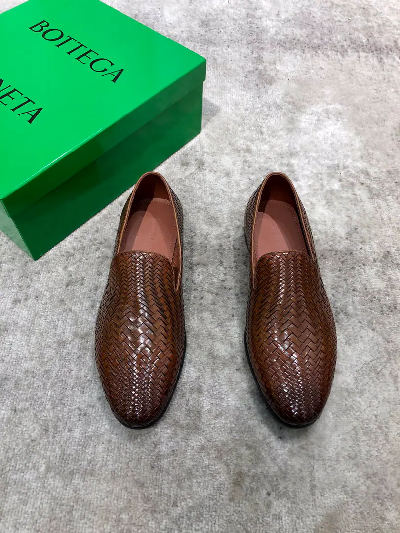 Bottega Veneta BVMen knit commercial leather shoes., Skins of cattle weaved on the shoe., In the soft sheep's skin., That's a big one., Standard Code38-44（45You're gonna have to do it or not.）, Current